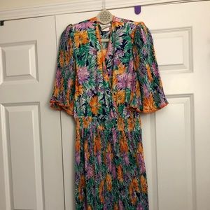 Beautiful flower print dress!!